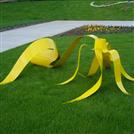 ARK 43; 2.4 x 3.2 x 1.2 m, demir ve boya, 2008 (Göztepe Parkı, İstanbul)